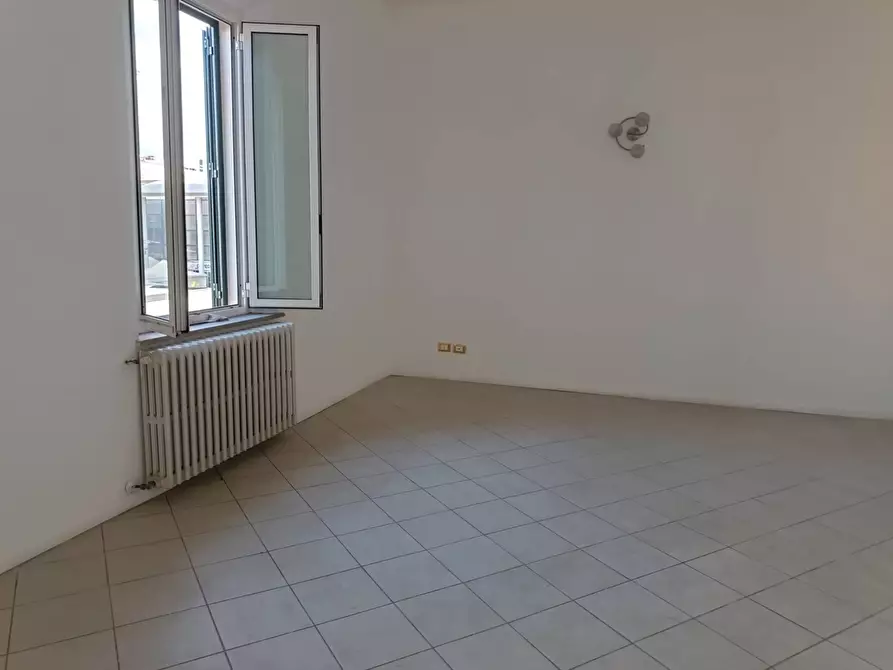 Immagine 5 di Ufficio in affitto  in Via Filippo Turati a Pontedera