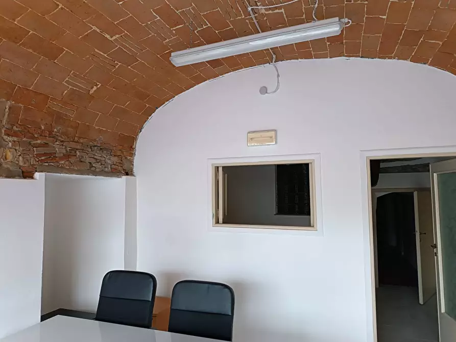 Immagine 5 di Locale commerciale in affitto  in lungarno Gambacorti a Pisa