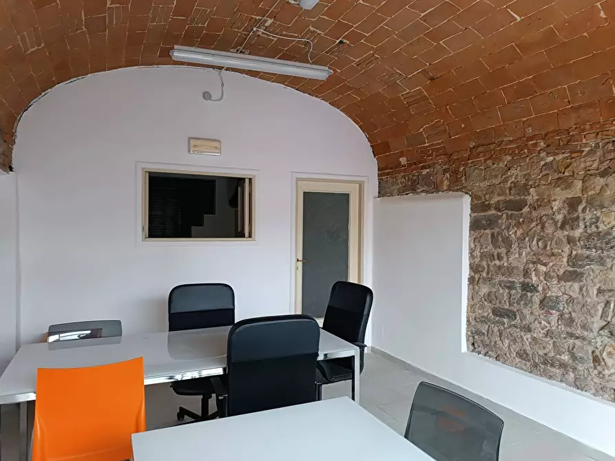 Immagine 3 di Locale commerciale in affitto  in lungarno Gambacorti a Pisa