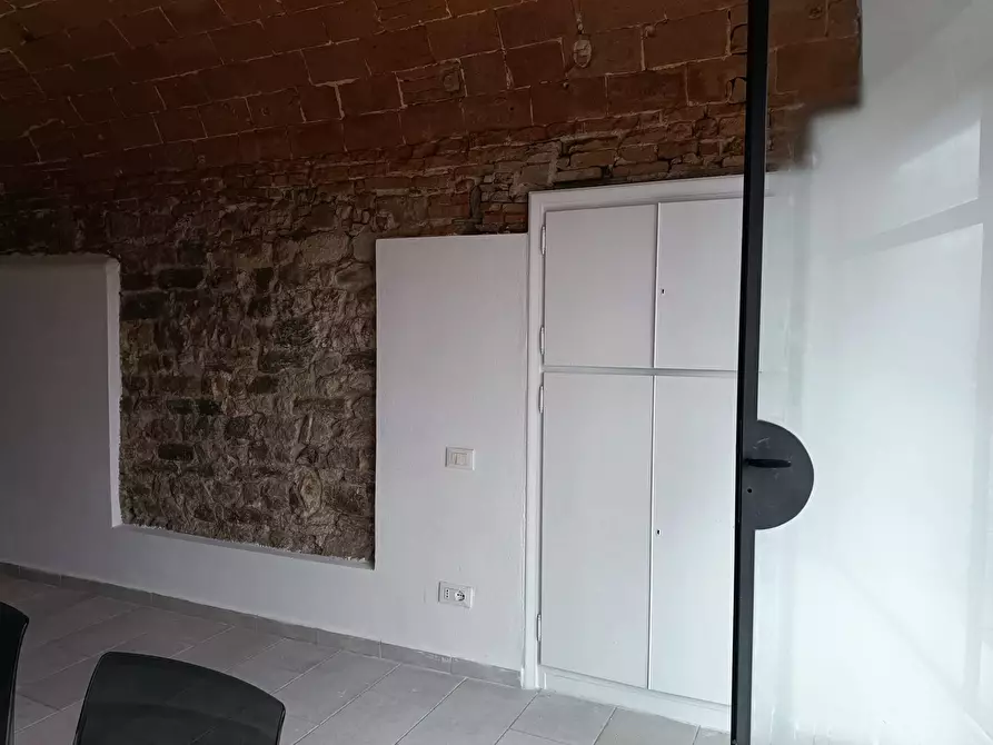 Immagine 11 di Locale commerciale in affitto  in lungarno Gambacorti a Pisa