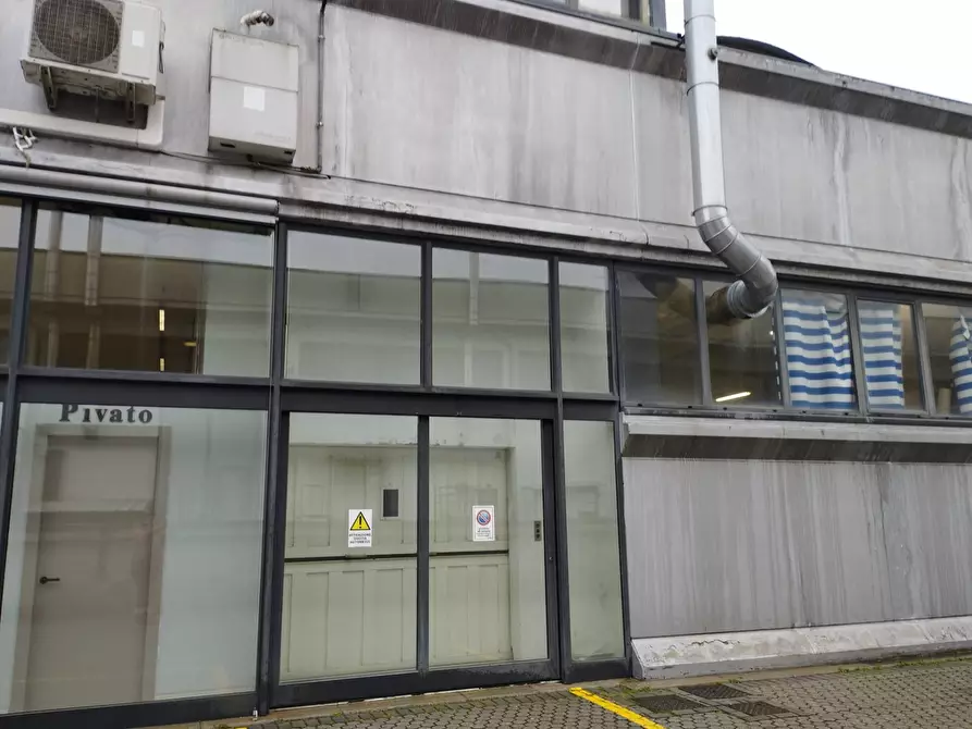 Immagine 6 di Locale commerciale in affitto  in Via Tosco Romagnola Est a Pontedera