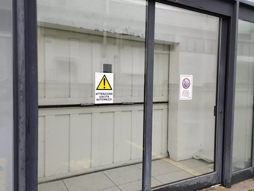 Immagine 8 di Locale commerciale in affitto  in Via Tosco Romagnola Est a Pontedera