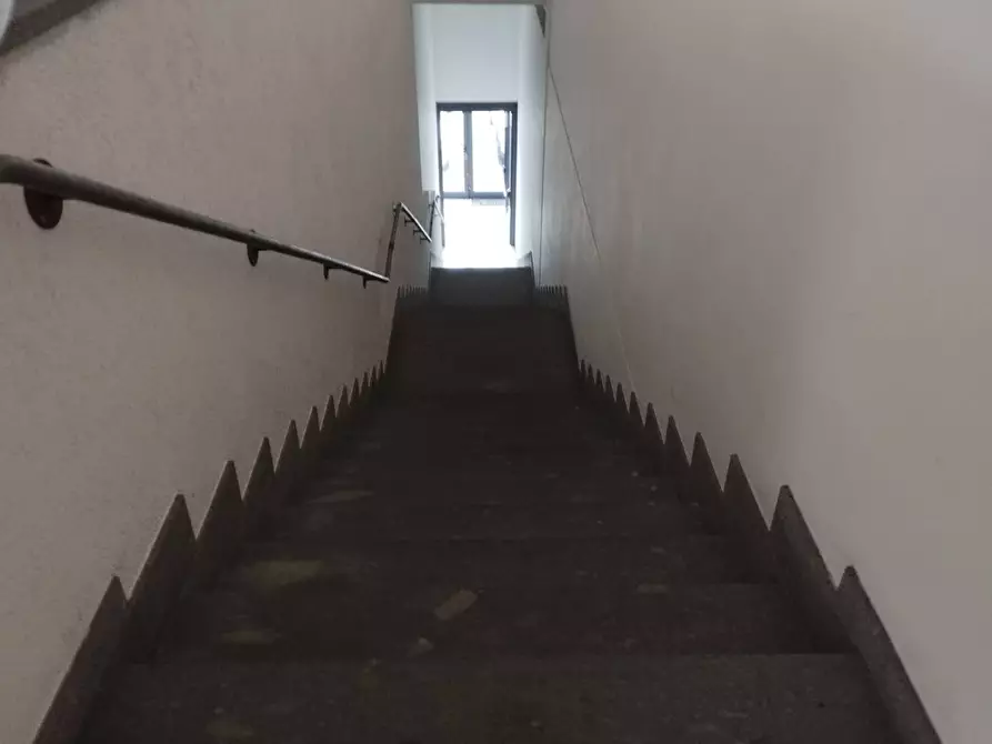 Immagine 24 di Locale commerciale in affitto  in Via Tosco Romagnola Est a Pontedera