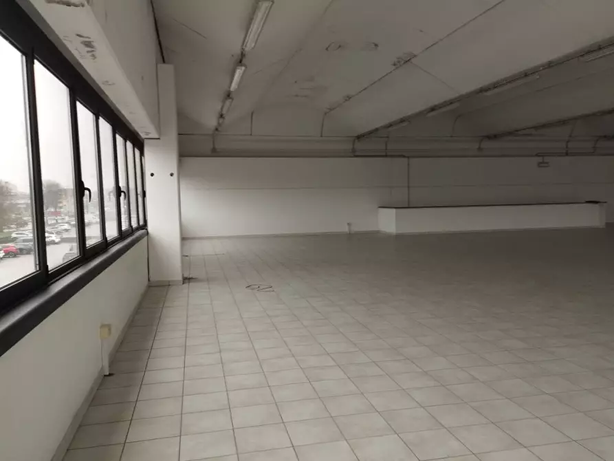 Immagine 11 di Locale commerciale in affitto  in Via Tosco Romagnola Est a Pontedera