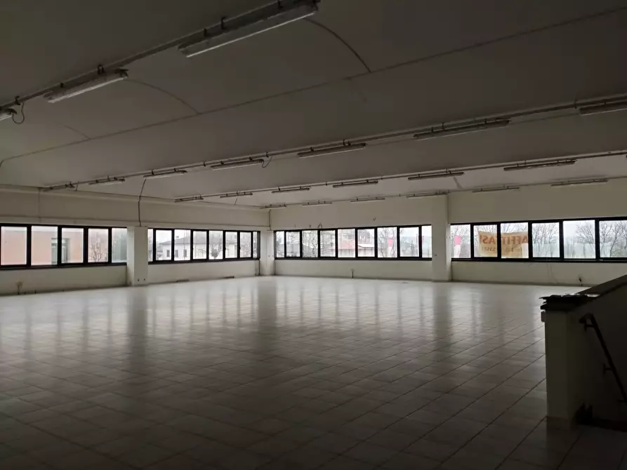 Immagine 5 di Locale commerciale in affitto  in Via Tosco Romagnola Est a Pontedera