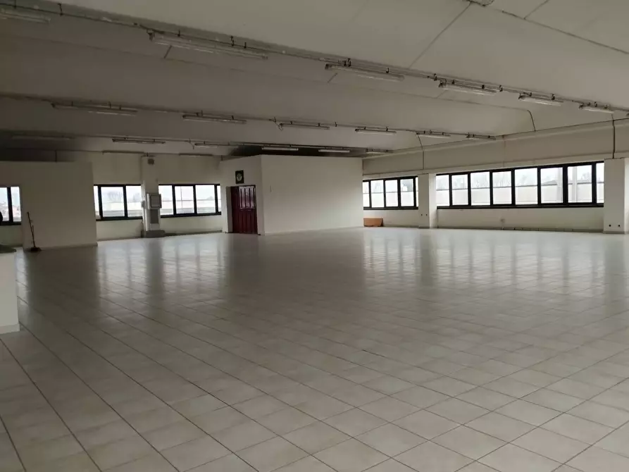 Immagine 13 di Locale commerciale in affitto  in Via Tosco Romagnola Est a Pontedera