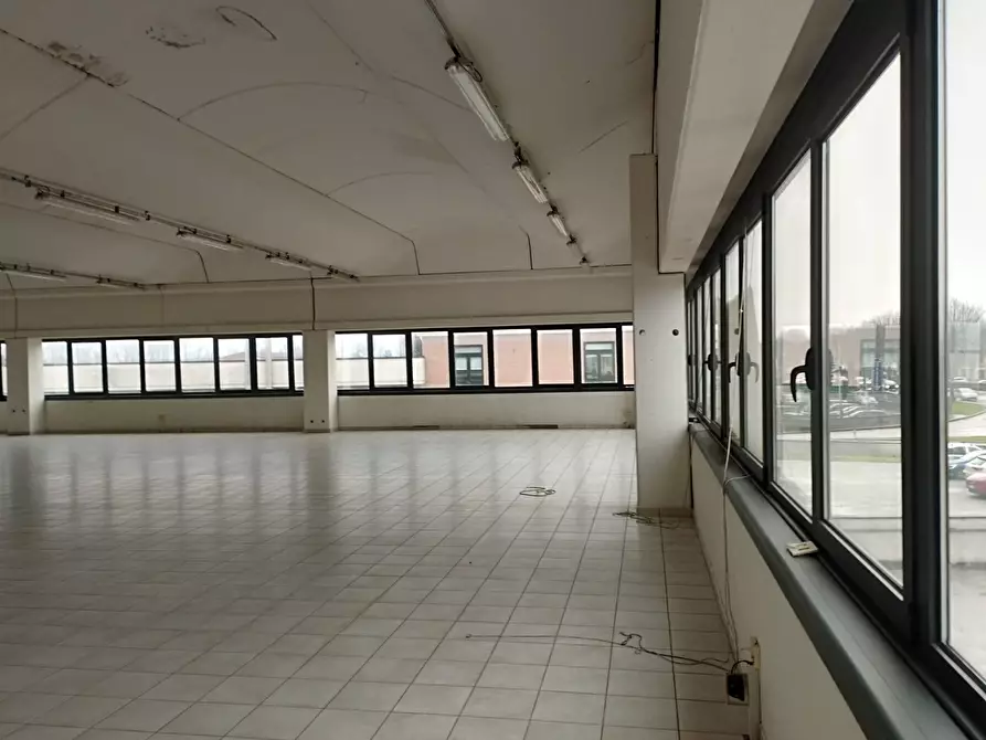 Immagine 14 di Locale commerciale in affitto  in Via Tosco Romagnola Est a Pontedera