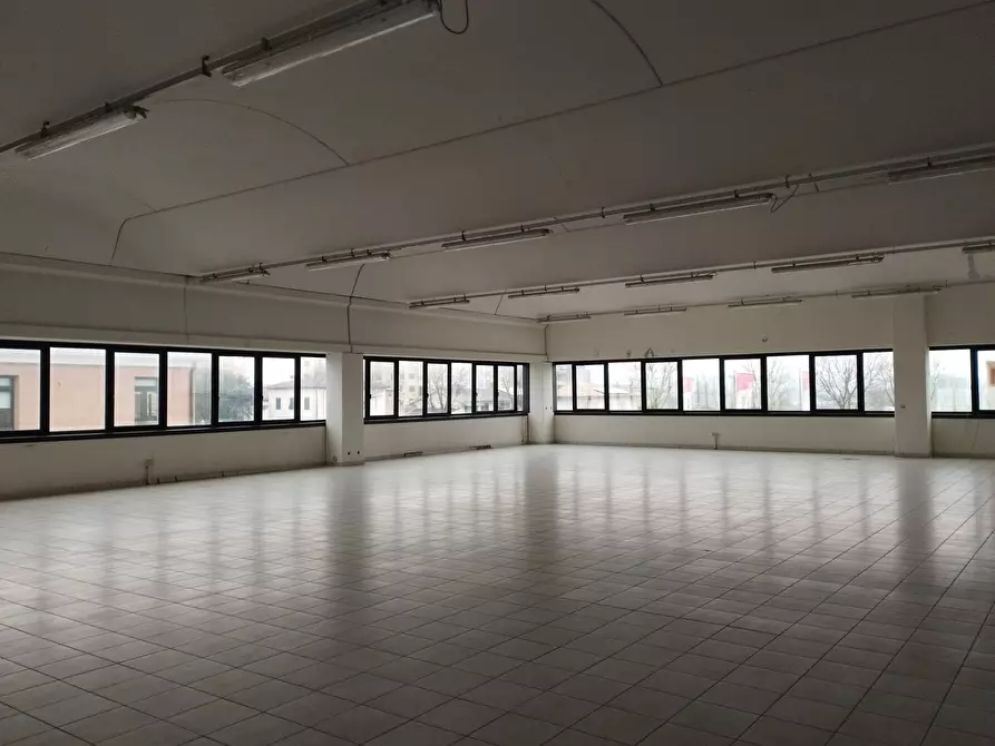 Immagine 15 di Locale commerciale in affitto  in Via Tosco Romagnola Est a Pontedera