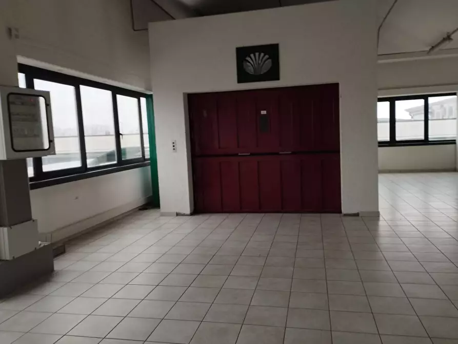 Immagine 17 di Locale commerciale in affitto  in Via Tosco Romagnola Est a Pontedera