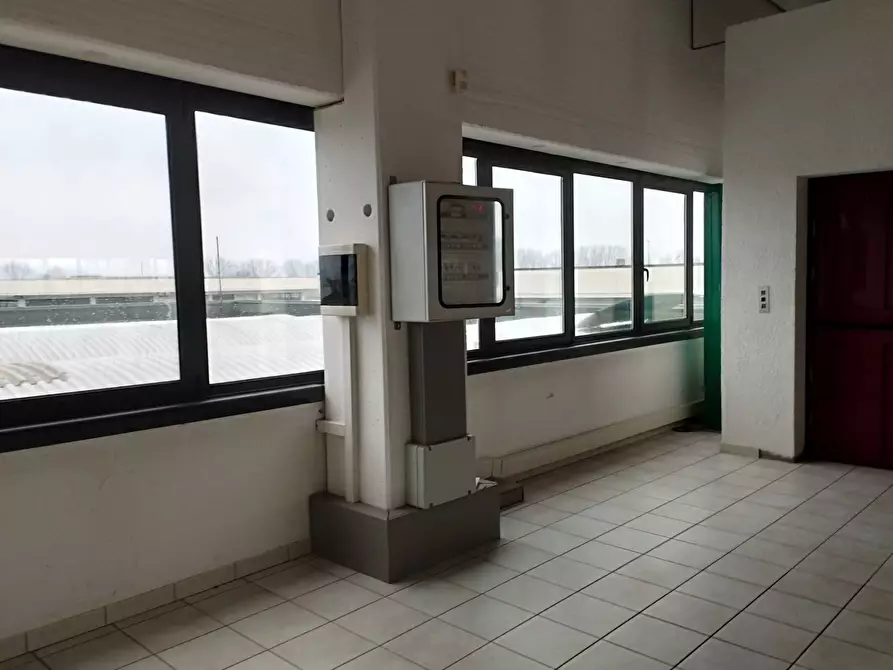 Immagine 21 di Locale commerciale in affitto  in Via Tosco Romagnola Est a Pontedera