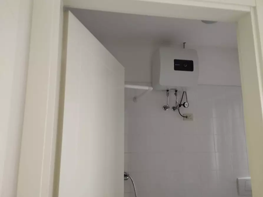 Immagine 23 di Locale commerciale in affitto  in Via Tosco Romagnola Est a Pontedera