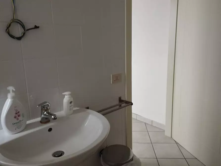 Immagine 25 di Locale commerciale in affitto  in Via Tosco Romagnola Est a Pontedera