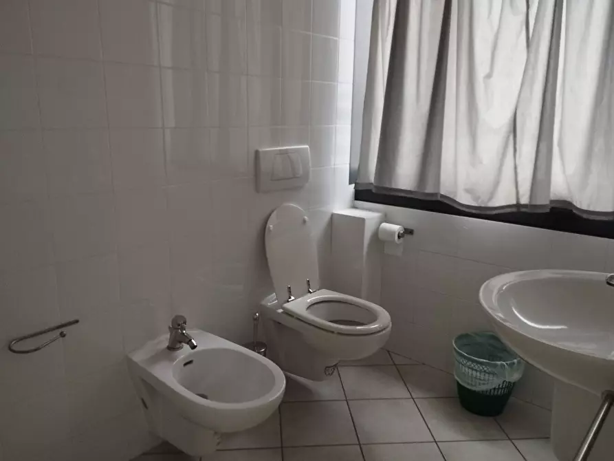 Immagine 27 di Locale commerciale in affitto  in Via Tosco Romagnola Est a Pontedera