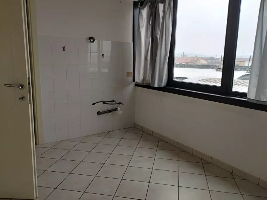 Immagine 20 di Locale commerciale in affitto  in Via Tosco Romagnola Est a Pontedera