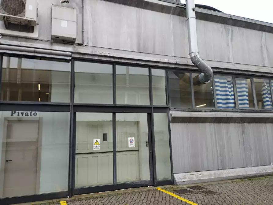 Immagine 22 di Locale commerciale in affitto  in Via Tosco Romagnola Est a Pontedera
