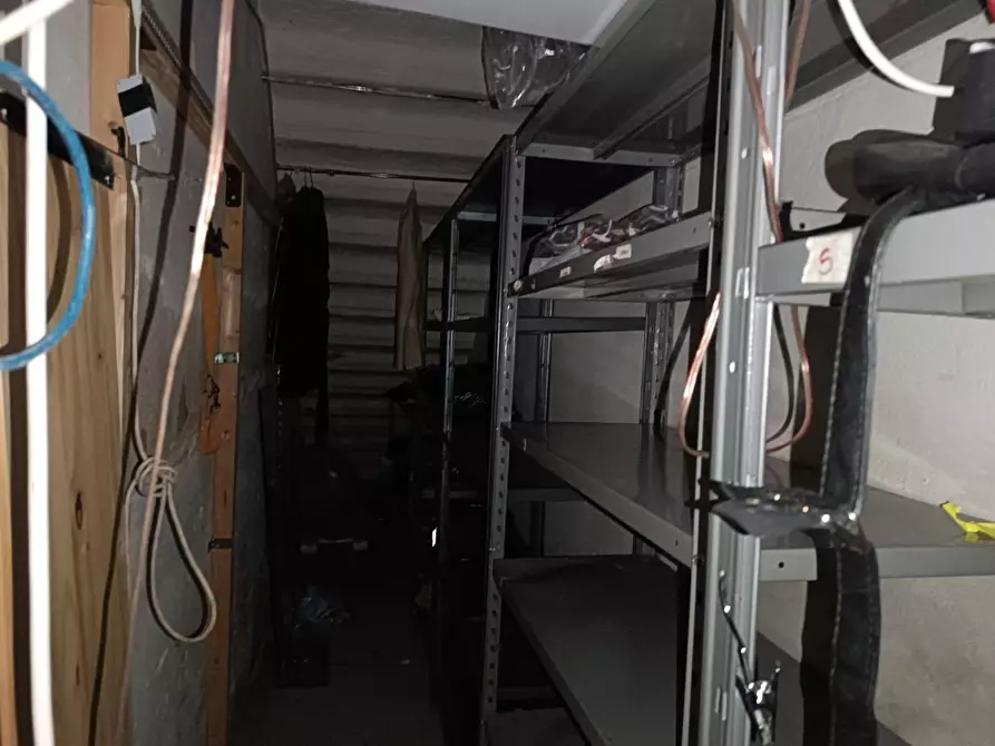 Immagine 13 di Locale commerciale in affitto  in Via Roma a Pontedera