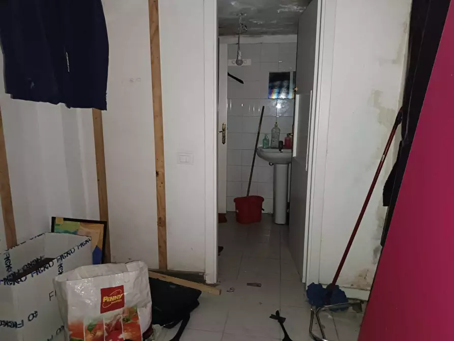 Immagine 15 di Locale commerciale in affitto  in Via Roma a Pontedera