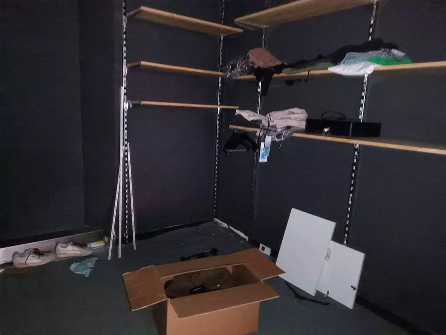 Immagine 11 di Locale commerciale in affitto  in Via Roma a Pontedera