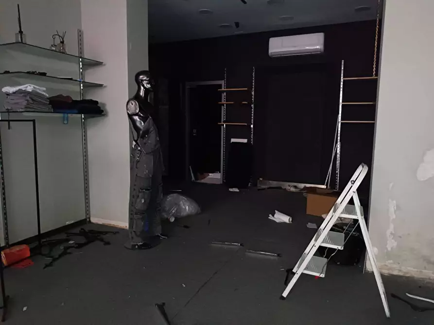 Immagine 5 di Locale commerciale in affitto  in Via Roma a Pontedera