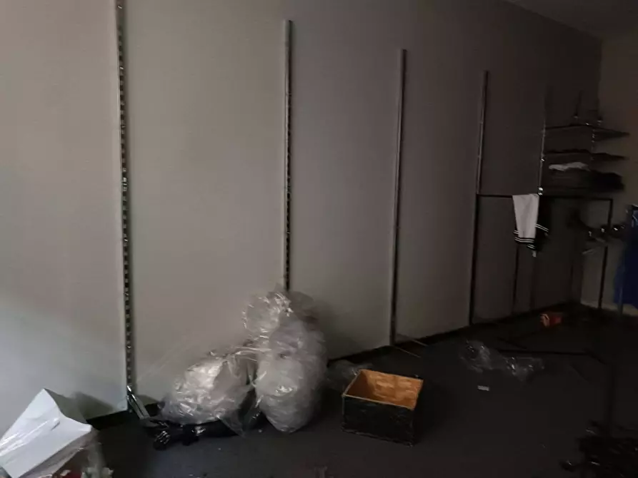 Immagine 2 di Locale commerciale in affitto  in Via Roma a Pontedera