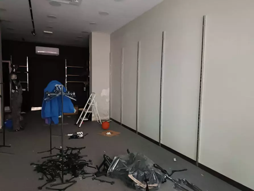 Immagine 1 di Locale commerciale in affitto  in Via Roma a Pontedera