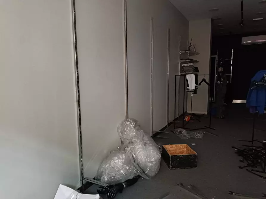 Immagine 3 di Locale commerciale in affitto  in Via Roma a Pontedera