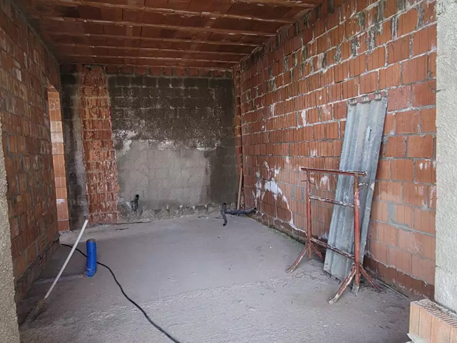 Immagine 1 di Villa in vendita  in via de nicola a Pontedera