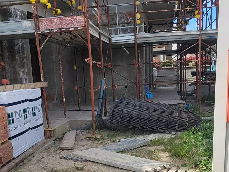 Immagine 24 di Villa in vendita  in via de nicola a Pontedera