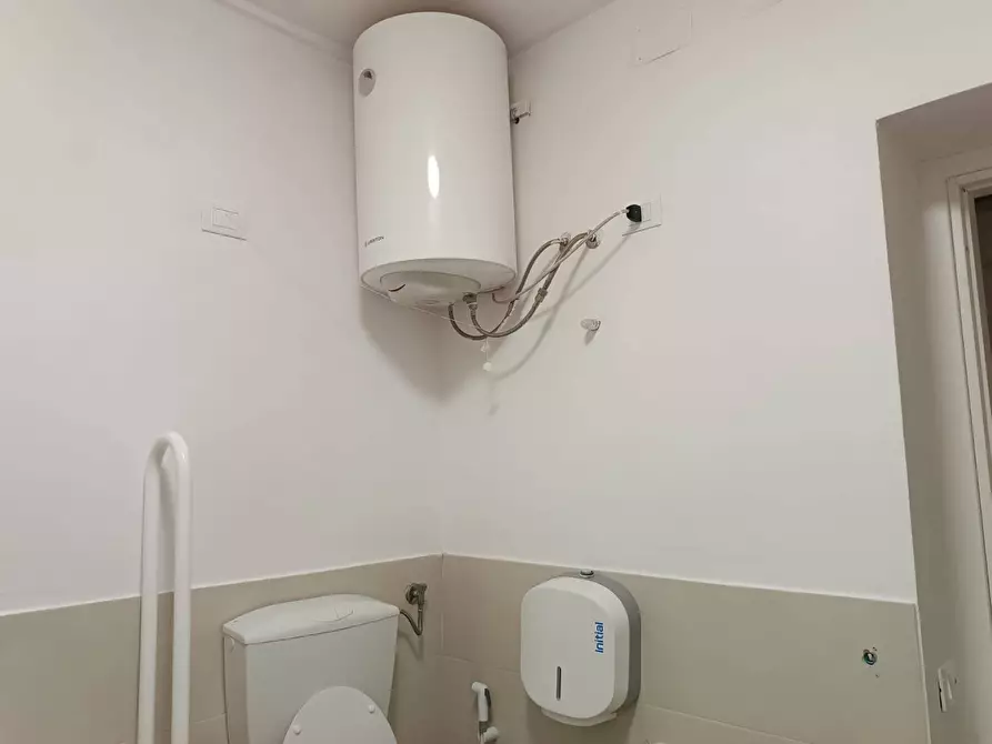 Immagine 26 di Locale commerciale in affitto  in Via I Maggio a Pontedera