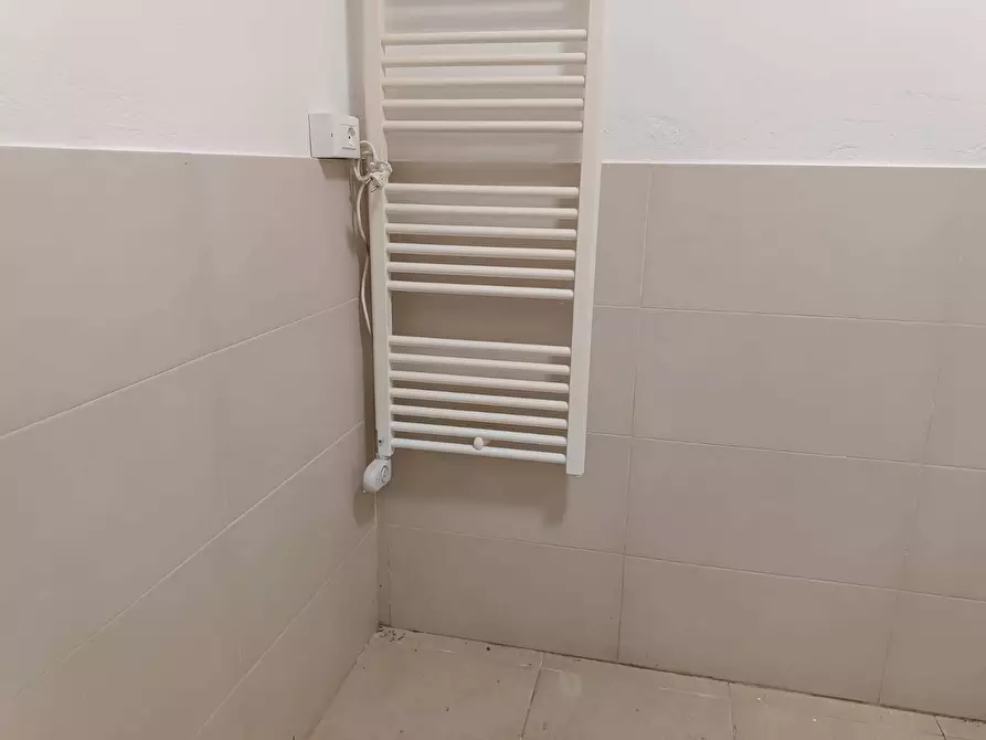 Immagine 27 di Locale commerciale in affitto  in Via I Maggio a Pontedera