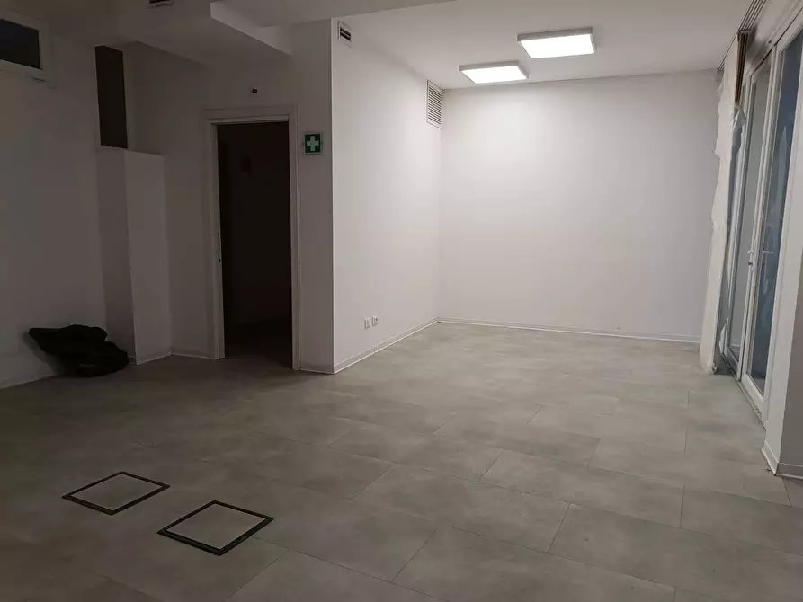 Immagine 4 di Locale commerciale in affitto  in Via I Maggio a Pontedera