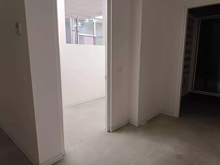 Immagine 10 di Locale commerciale in affitto  in Via I Maggio a Pontedera