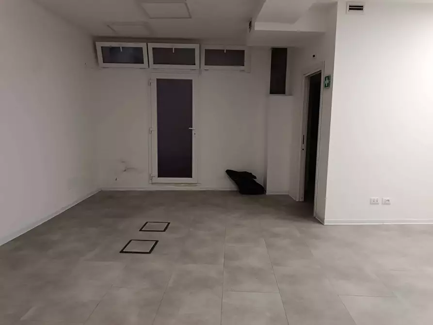 Immagine 11 di Locale commerciale in affitto  in Via I Maggio a Pontedera