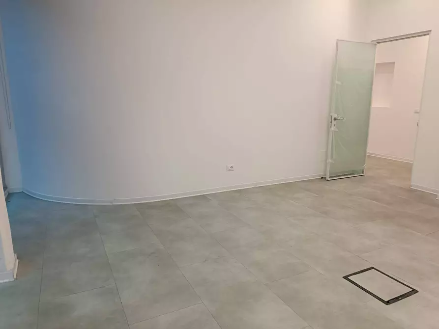 Immagine 19 di Locale commerciale in affitto  in Via I Maggio a Pontedera