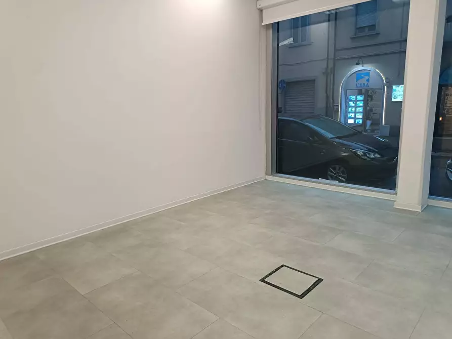 Immagine 1 di Locale commerciale in affitto  in Via I Maggio a Pontedera