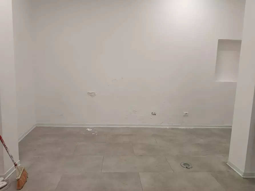 Immagine 20 di Locale commerciale in affitto  in Via I Maggio a Pontedera