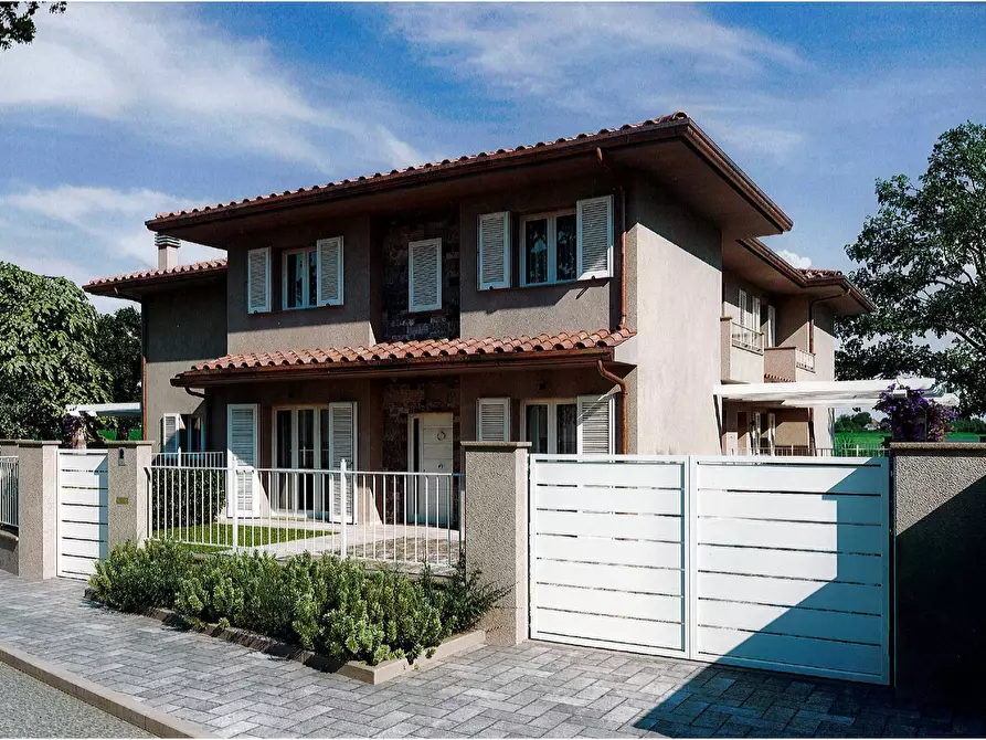 Immagine 2 di Villa in vendita  in via de nicola a Pontedera