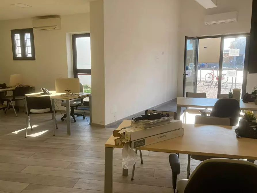 Immagine 1 di Locale commerciale in affitto  in via Marianello Nelli 2 a Pisa