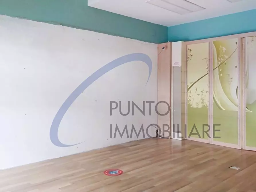 Immagine 3 di Locale commerciale in affitto  a Chiavari