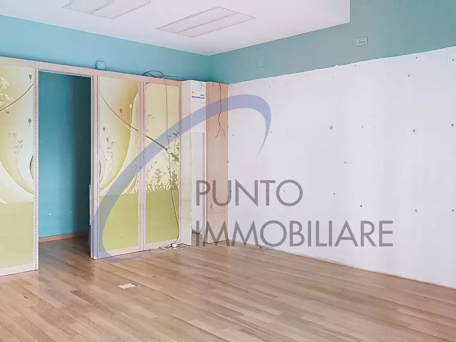 Immagine 4 di Locale commerciale in affitto  a Chiavari