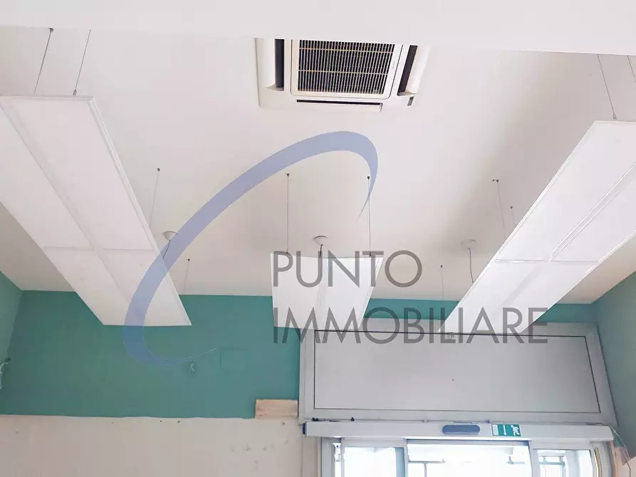 Immagine 5 di Locale commerciale in affitto  a Chiavari