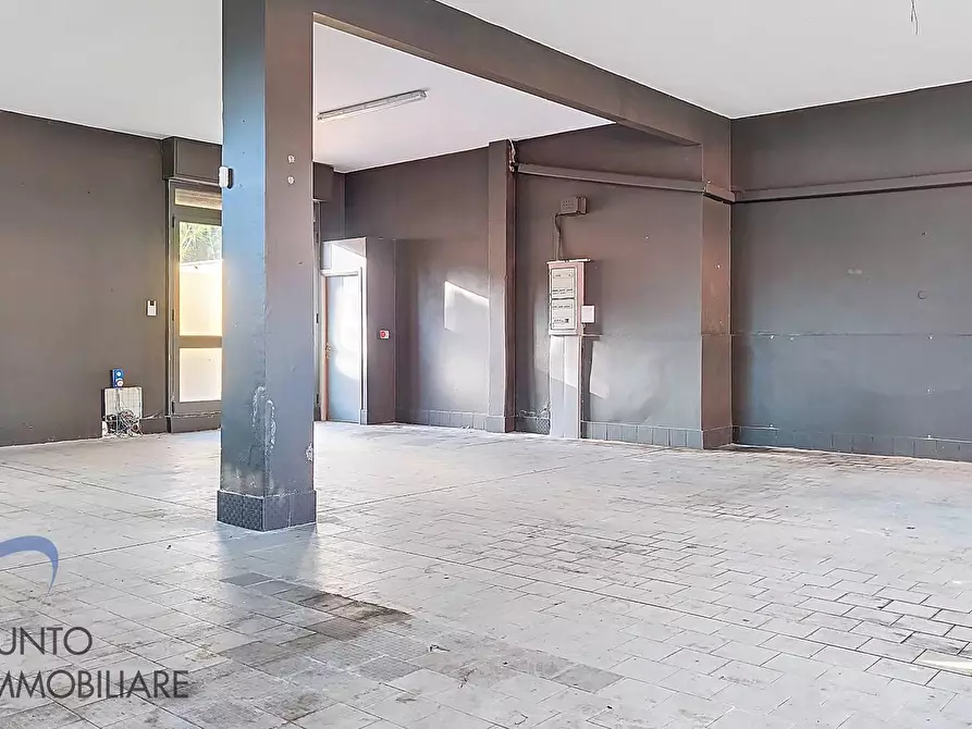 Immagine 1 di Locale commerciale in affitto  a Chiavari