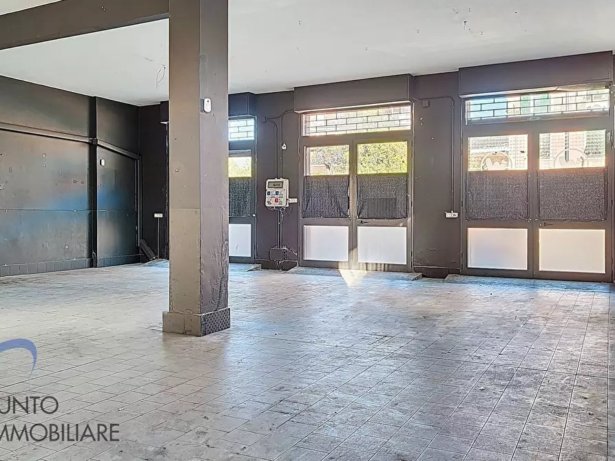 Immagine 2 di Locale commerciale in affitto  a Chiavari