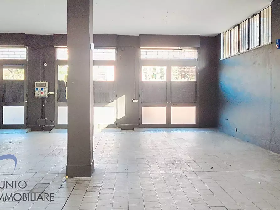 Immagine 4 di Locale commerciale in affitto  a Chiavari