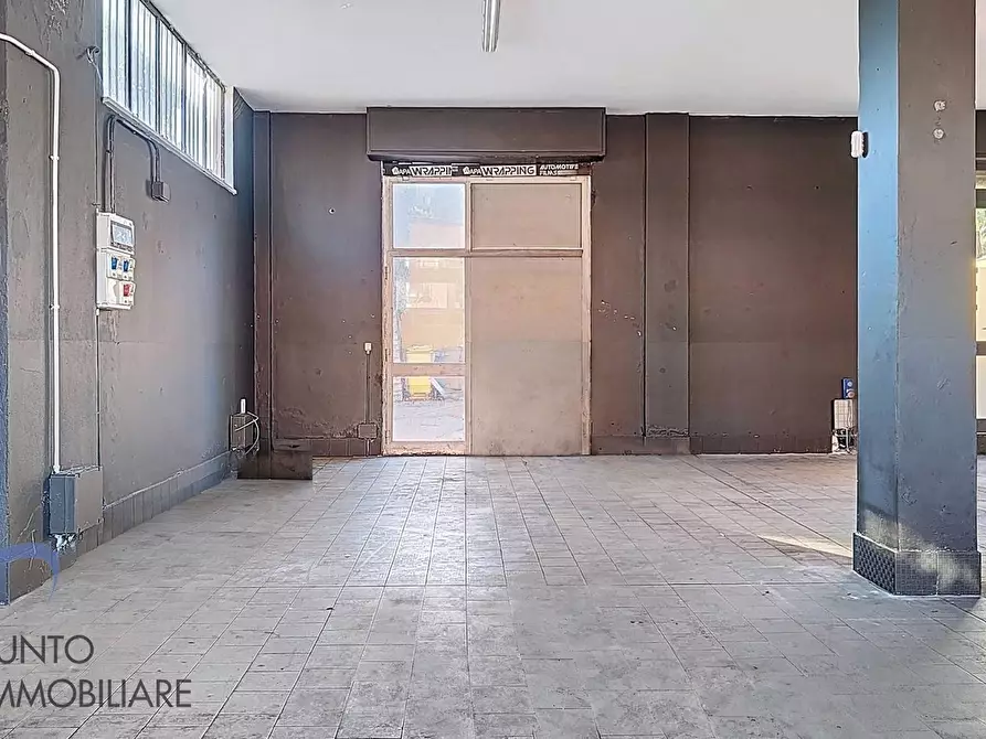 Immagine 6 di Locale commerciale in affitto  a Chiavari