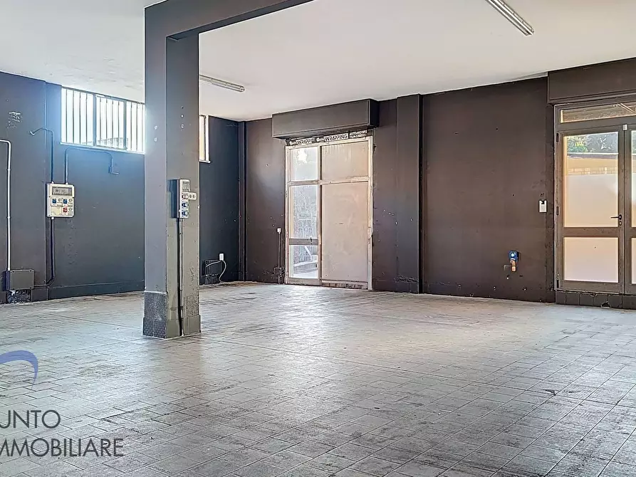 Immagine 7 di Locale commerciale in affitto  a Chiavari