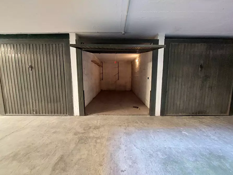 Immagine 2 di Box auto in vendita  in VIA ZANARDI a Bologna