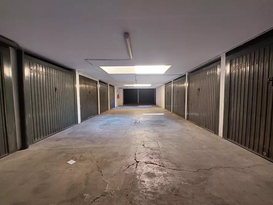 Immagine 3 di Box auto in vendita  in VIA ZANARDI a Bologna