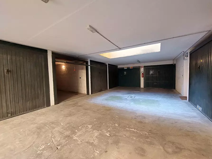 Immagine 5 di Box auto in vendita  in VIA ZANARDI a Bologna