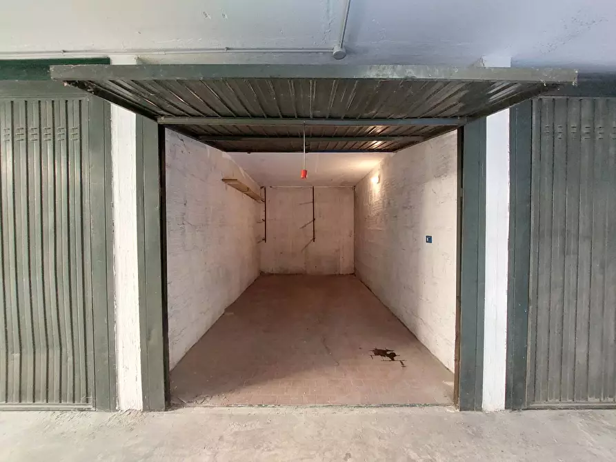 Immagine 6 di Box auto in vendita  in VIA ZANARDI a Bologna